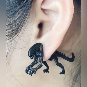 Black Alien Xenomorph Ear Cuff Earring  Aliens